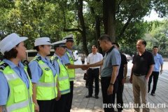 武汉大学校领导看望慰问暑期在岗一线师生员工